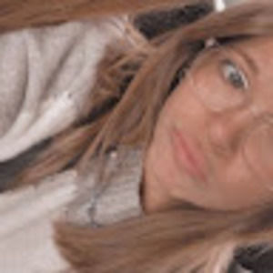 Meet your Posher, Larissa